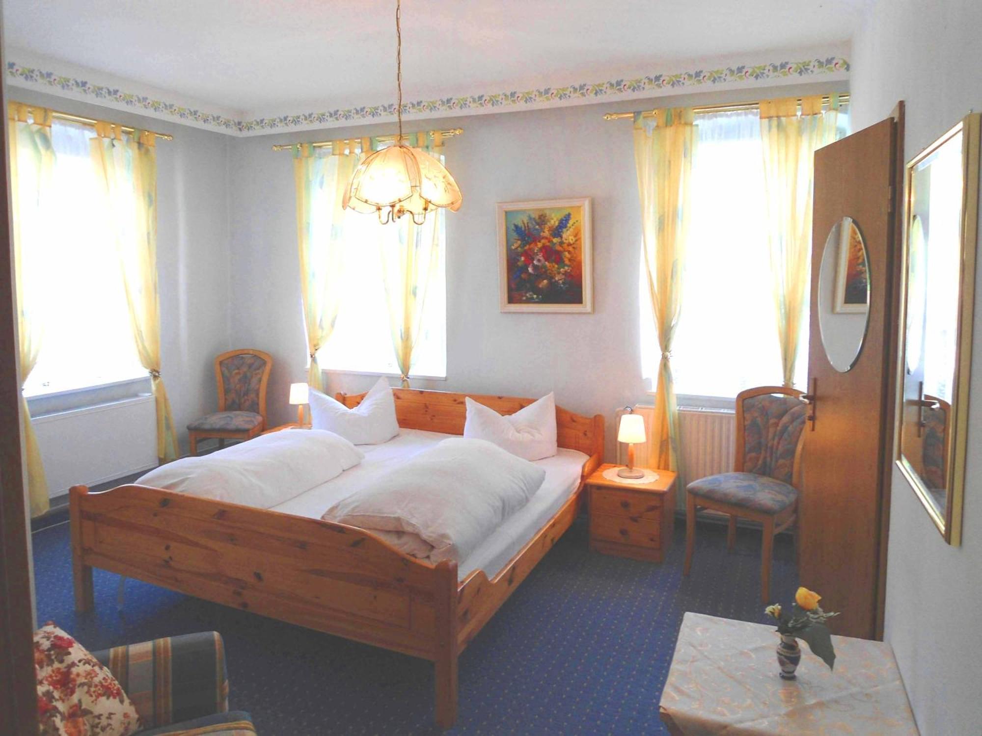 Hotel Krone Goessweinstein Exterior photo